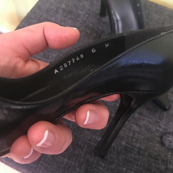 Stuart Weitzman Sz 6N Black Leather Pointed Heels - Picture 4 of 8